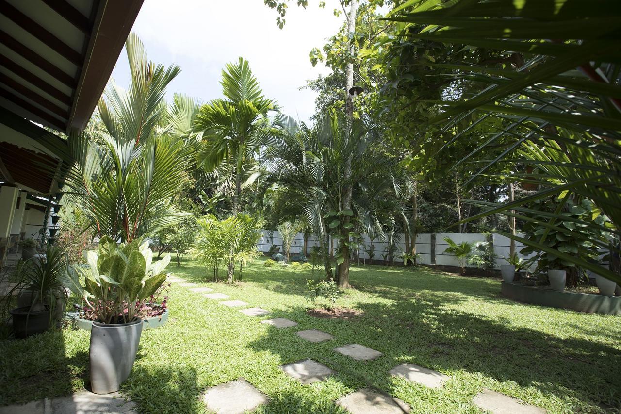 Avendra Garden Hotel Monaragala Exterior photo