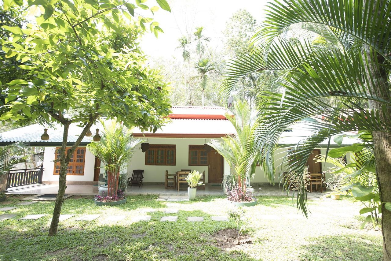 Avendra Garden Hotel Monaragala Exterior photo